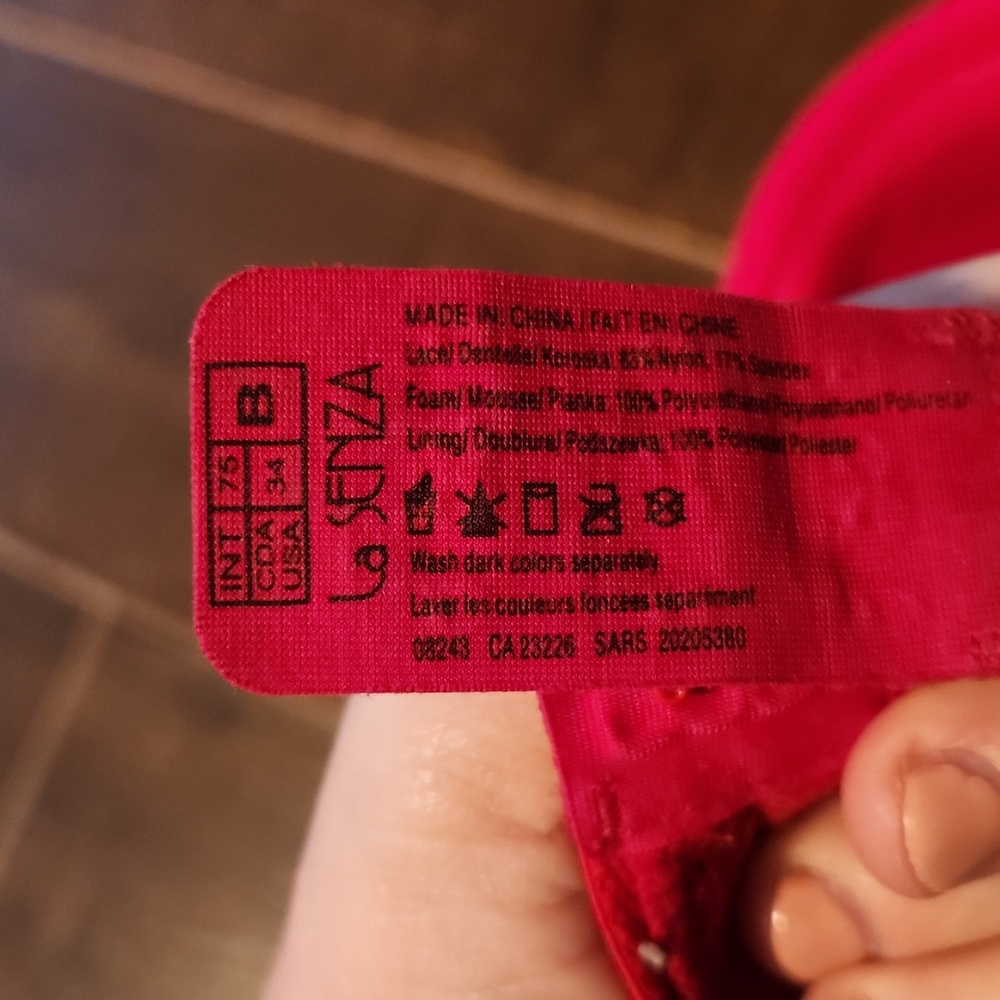 Bras - Picture 6 of 10